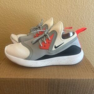 Nike Women’s Shoes in Gray and Red